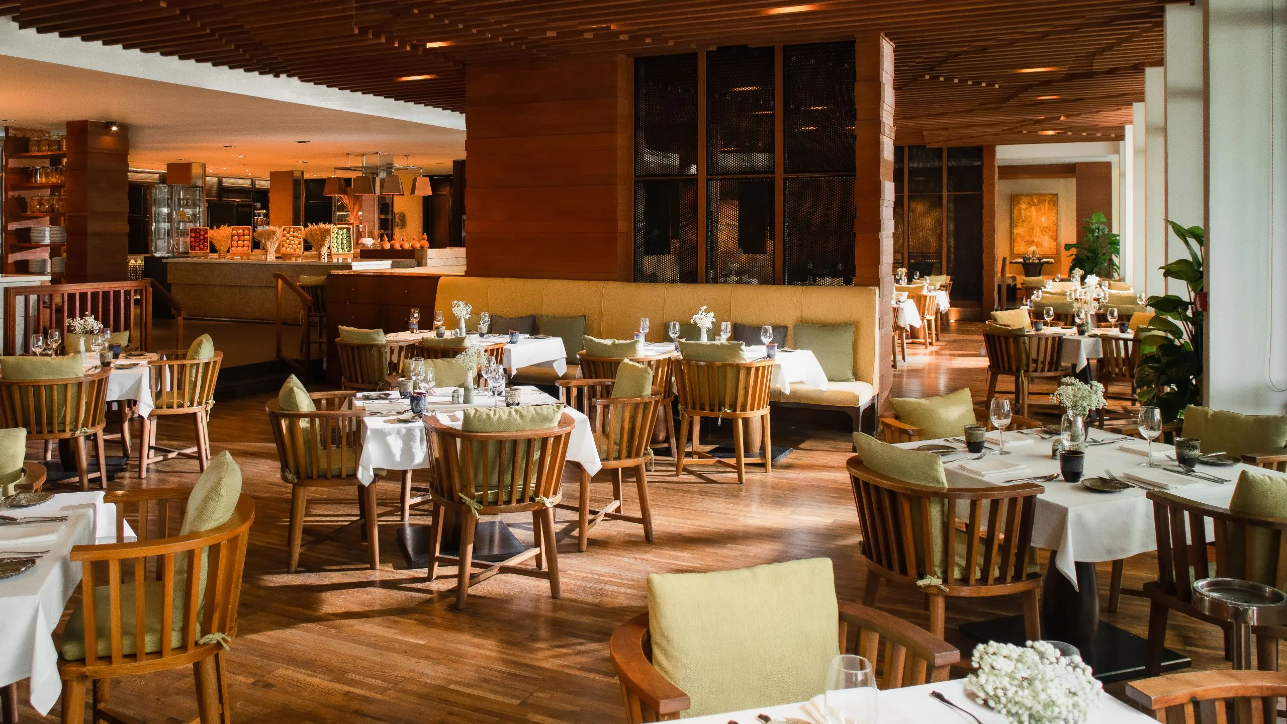DANHR-P0765-Osteria-al-Mare-Dining-Room.16x9