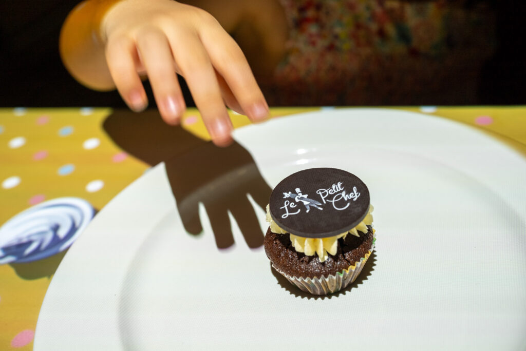 お誕生日祝いのプチカップケーキ